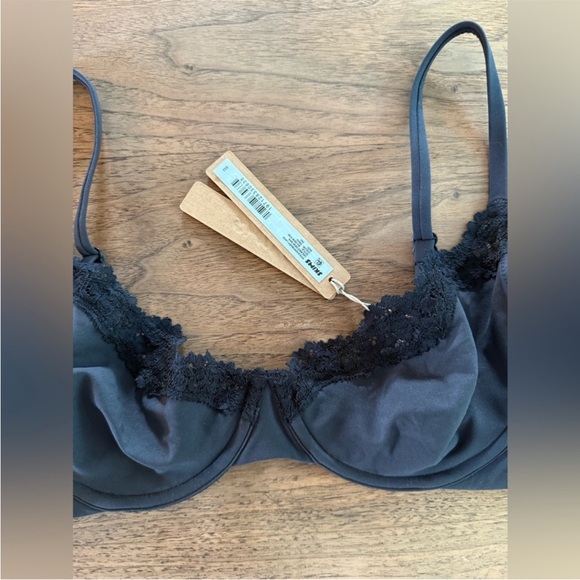SKIMS Scoop Underwire Bra - Picture 5 of 8